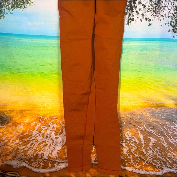 Camila Coelho workout sets - Picture 7 of 13